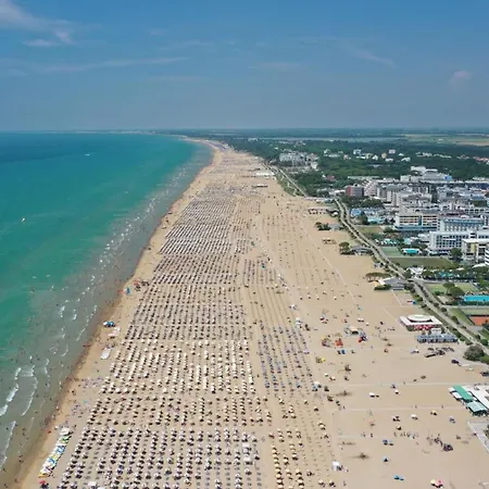 Inviting And Cozy With Swimming Pool Apartment Bibione