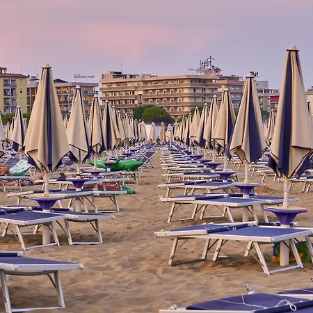 Inviting And Cozy With Swimming Pool Apartment Bibione